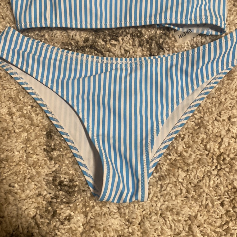 Stripe bikini - Picture 3 of 3